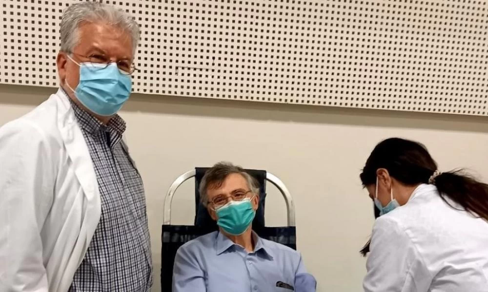 Ο Τσιόδρας έδωσε αίμα στον «Μαραθώνιο Αιμοδοσίας»